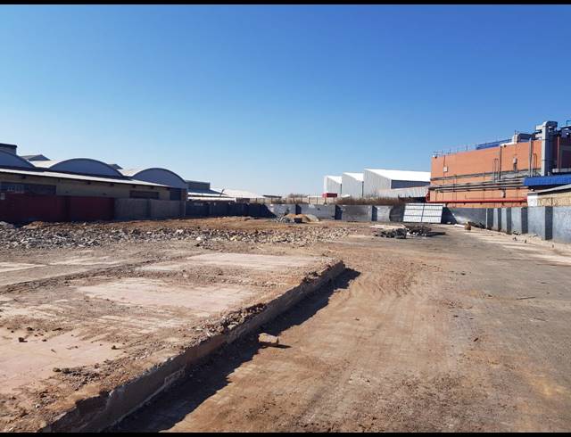 3,675M² WAREHOUSE FOR SALE IN STEELEDALE